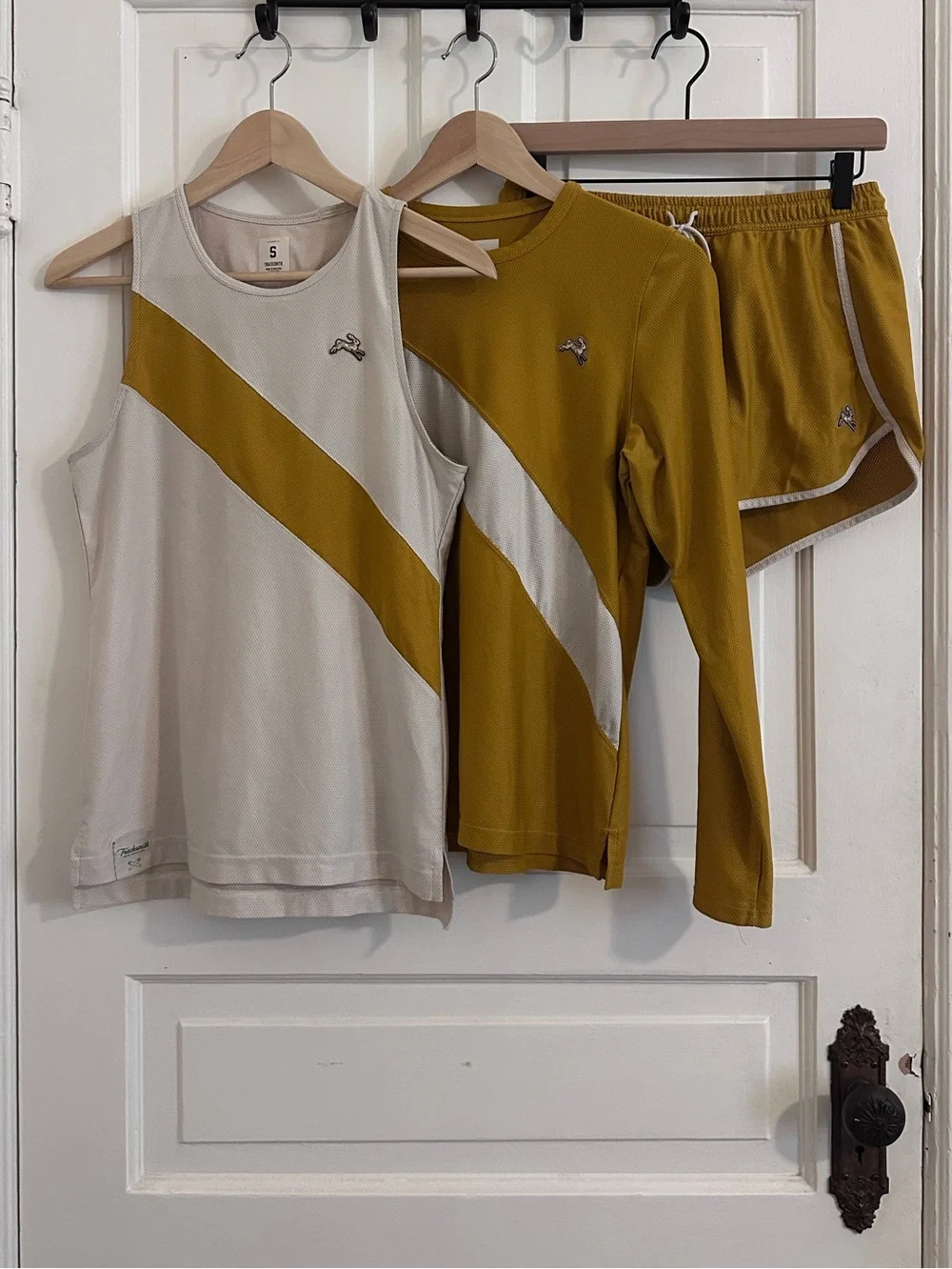 Tracksmith Van Cortlandt Singlet Long Sleeve Shorts Set Honey Gold Ivory Small - Picture 1 of 10